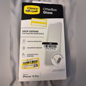 OtterBox Glass Screen Protector - iPhone 15 Pro